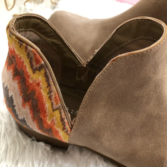 Indigo women booties size 6 tan color - Picture 5 of 8